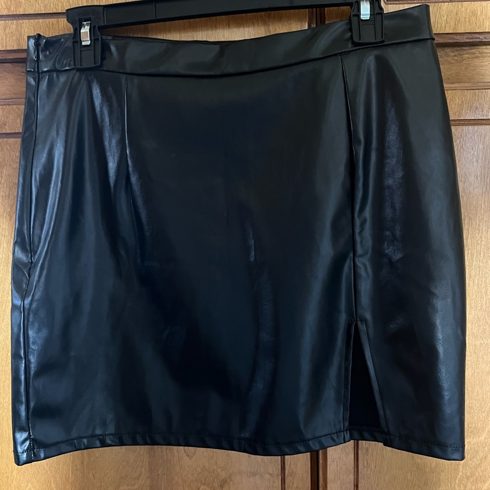 SHEIN Black Faux Leather Mini Skirt